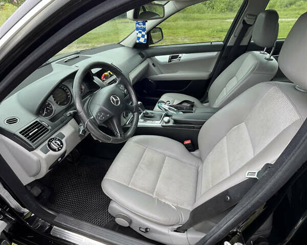 Чорний Мерседес Ц-Клас, об'ємом двигуна 1.8 л та пробігом 266 тис. км за 9800 $, фото 15 на Automoto.ua