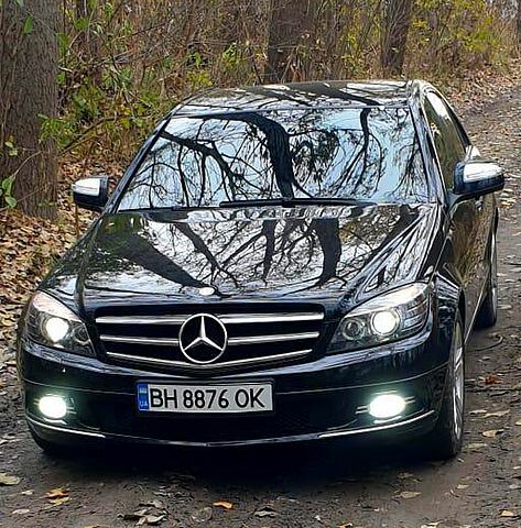 Чорний Мерседес Ц-Клас, об'ємом двигуна 3 л та пробігом 216 тис. км за 9000 $, фото 1 на Automoto.ua