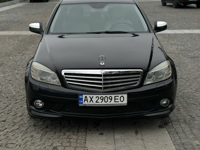 Чорний Мерседес Ц-Клас, об'ємом двигуна 3 л та пробігом 300 тис. км за 8200 $, фото 7 на Automoto.ua