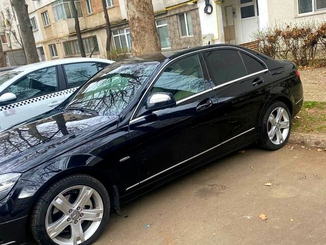 Чорний Мерседес Ц-Клас, об'ємом двигуна 3 л та пробігом 216 тис. км за 9000 $, фото 5 на Automoto.ua