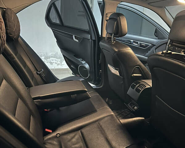 Чорний Мерседес Ц-Клас, об'ємом двигуна 1.8 л та пробігом 67 тис. км за 11500 $, фото 24 на Automoto.ua