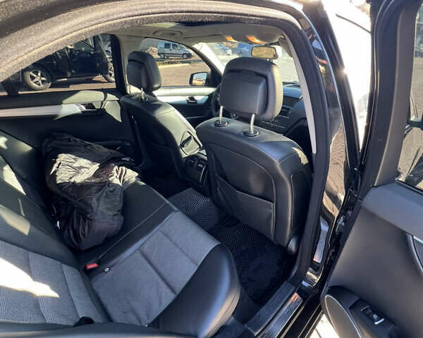 Чорний Мерседес Ц-Клас, об'ємом двигуна 2.2 л та пробігом 422 тис. км за 7570 $, фото 7 на Automoto.ua