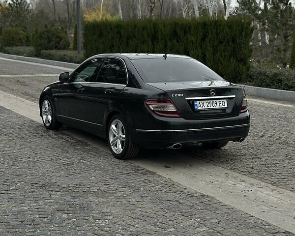 Черный Мерседес Ц-Класс, объемом двигателя 3 л и пробегом 200 тыс. км за 8500 $, фото 2 на Automoto.ua