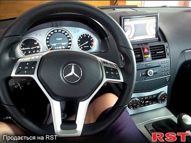 Чорний Мерседес Ц-Клас, об'ємом двигуна 3 л та пробігом 221 тис. км за 13900 $, фото 7 на Automoto.ua