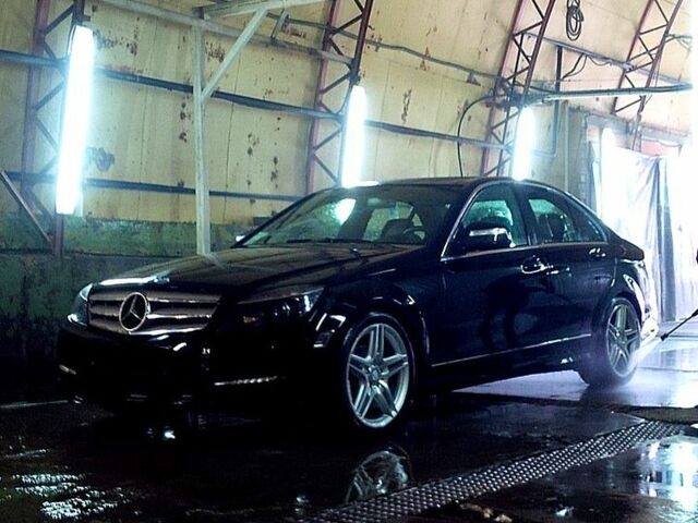 Чорний Мерседес Ц-Клас, об'ємом двигуна 3 л та пробігом 221 тис. км за 13900 $, фото 6 на Automoto.ua