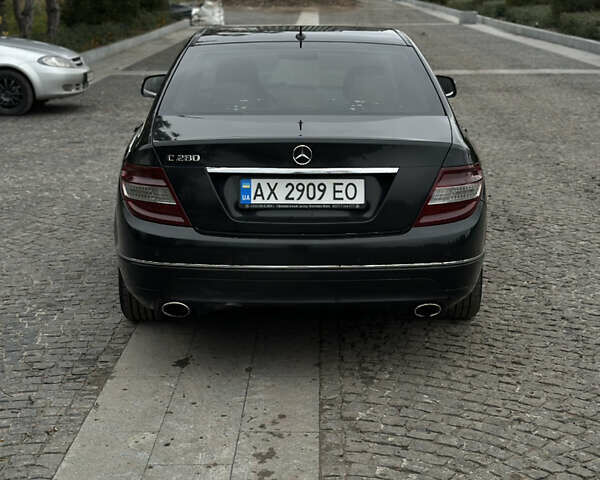 Черный Мерседес Ц-Класс, объемом двигателя 3 л и пробегом 300 тыс. км за 8200 $, фото 3 на Automoto.ua