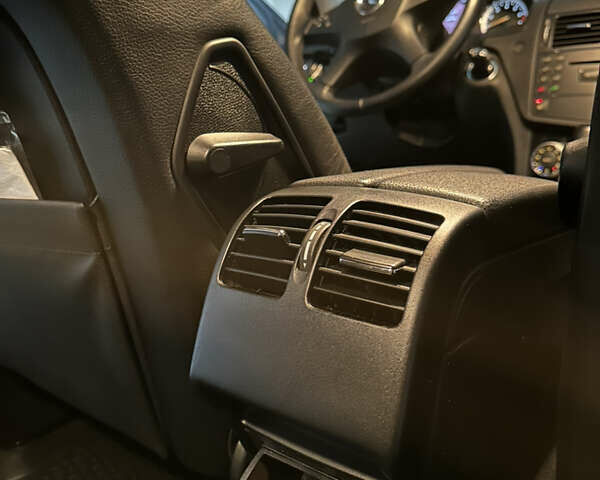 Чорний Мерседес Ц-Клас, об'ємом двигуна 1.8 л та пробігом 67 тис. км за 11500 $, фото 23 на Automoto.ua