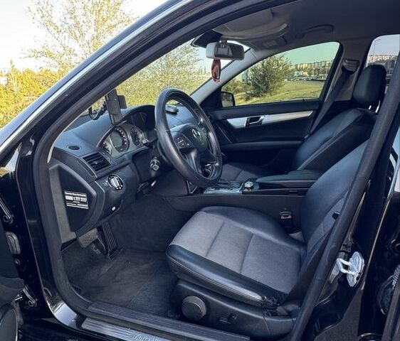 Чорний Мерседес Ц-Клас, об'ємом двигуна 1.8 л та пробігом 250 тис. км за 7500 $, фото 5 на Automoto.ua