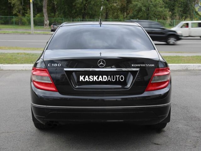 Черный Мерседес Ц-Класс, объемом двигателя 1.8 л и пробегом 180 тыс. км за 9000 $, фото 5 на Automoto.ua