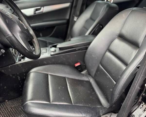 Черный Мерседес Ц-Класс, объемом двигателя 3 л и пробегом 315 тыс. км за 11500 $, фото 14 на Automoto.ua