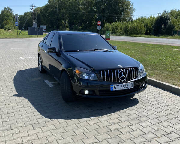 Чорний Мерседес Ц-Клас, об'ємом двигуна 2.2 л та пробігом 430 тис. км за 8200 $, фото 1 на Automoto.ua