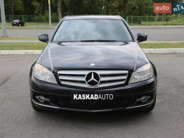 Черный Мерседес Ц-Класс, объемом двигателя 1.8 л и пробегом 180 тыс. км за 9800 $, фото 1 на Automoto.ua