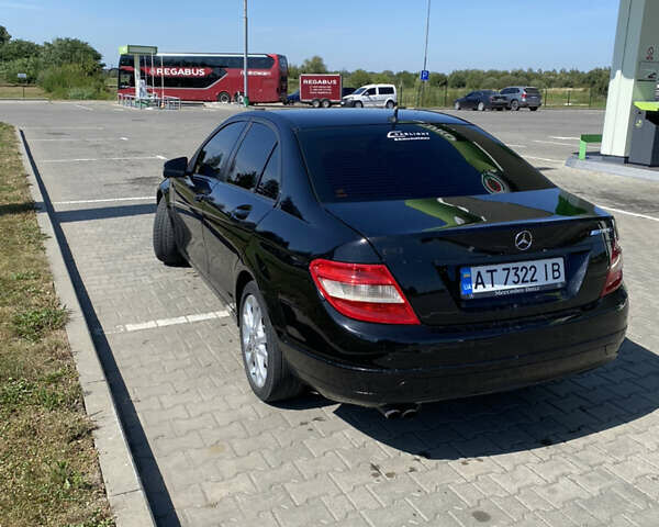 Чорний Мерседес Ц-Клас, об'ємом двигуна 2.2 л та пробігом 430 тис. км за 8200 $, фото 6 на Automoto.ua