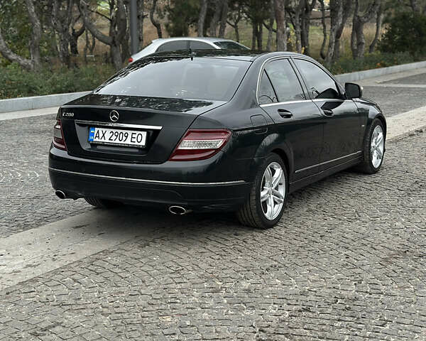 Черный Мерседес Ц-Класс, объемом двигателя 3 л и пробегом 200 тыс. км за 8500 $, фото 4 на Automoto.ua