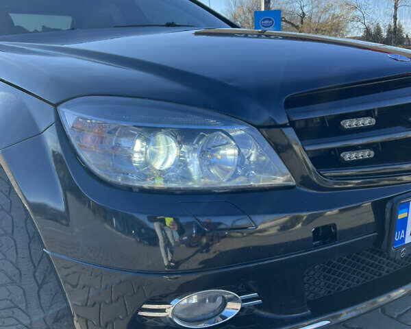 Чорний Мерседес Ц-Клас, об'ємом двигуна 2.2 л та пробігом 422 тис. км за 7570 $, фото 11 на Automoto.ua