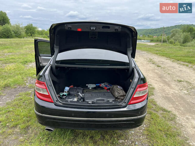 Чорний Мерседес Ц-Клас, об'ємом двигуна 1.8 л та пробігом 266 тис. км за 9800 $, фото 13 на Automoto.ua