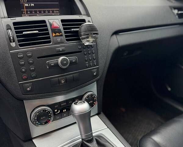 Черный Мерседес Ц-Класс, объемом двигателя 3 л и пробегом 315 тыс. км за 11500 $, фото 19 на Automoto.ua