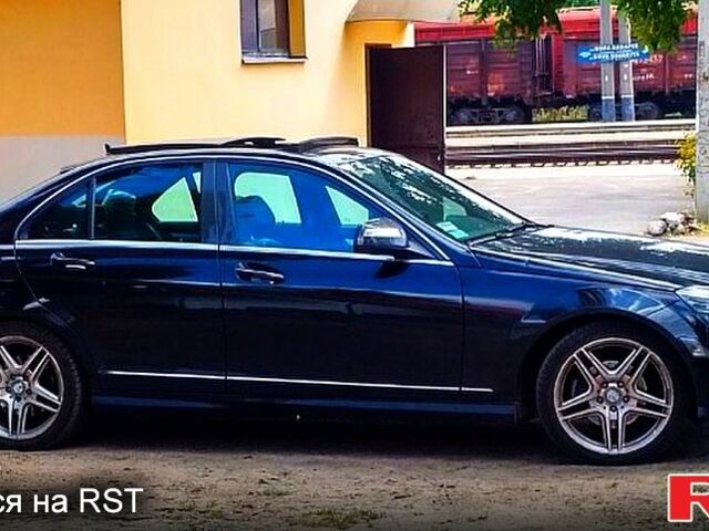 Чорний Мерседес Ц-Клас, об'ємом двигуна 3 л та пробігом 221 тис. км за 13900 $, фото 2 на Automoto.ua