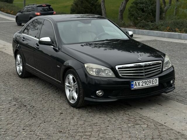 Чорний Мерседес Ц-Клас, об'ємом двигуна 3 л та пробігом 300 тис. км за 8200 $, фото 6 на Automoto.ua