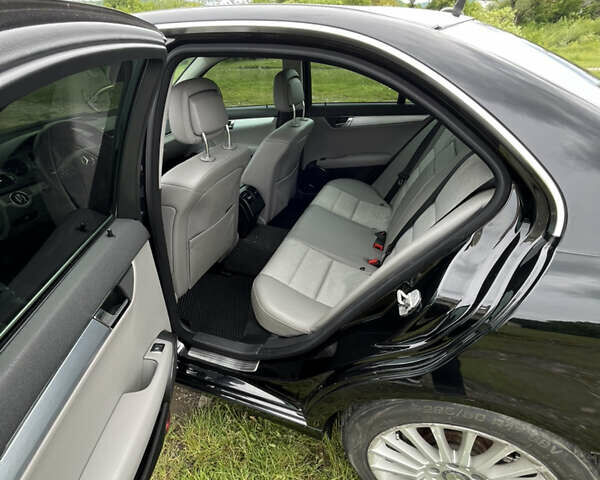 Чорний Мерседес Ц-Клас, об'ємом двигуна 1.8 л та пробігом 266 тис. км за 9800 $, фото 16 на Automoto.ua