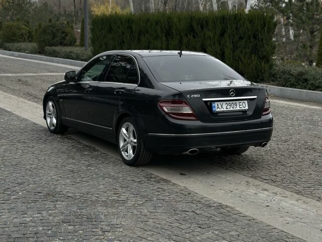 Чорний Мерседес Ц-Клас, об'ємом двигуна 3 л та пробігом 300 тис. км за 8200 $, фото 2 на Automoto.ua