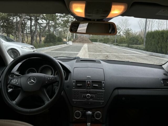 Чорний Мерседес Ц-Клас, об'ємом двигуна 3 л та пробігом 300 тис. км за 8200 $, фото 11 на Automoto.ua