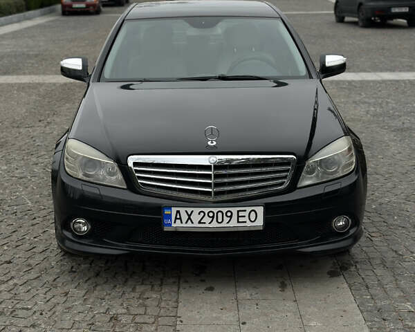Черный Мерседес Ц-Класс, объемом двигателя 3 л и пробегом 300 тыс. км за 8200 $, фото 5 на Automoto.ua