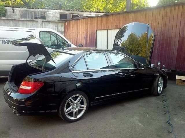 Черный Мерседес Ц-Класс, объемом двигателя 3 л и пробегом 220 тыс. км за 13999 $, фото 12 на Automoto.ua