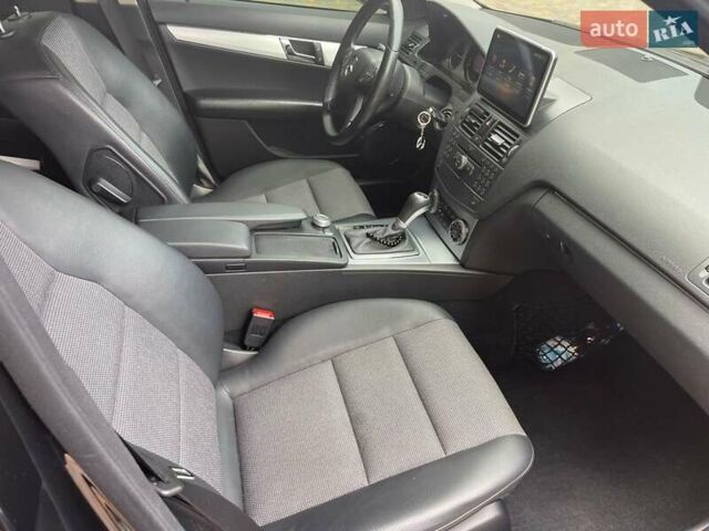 Мерседес Ц-Класс 2008 в Одессе на Automoto.ua Черный Мерседес Ц-Класс, объемом двигателя 1.8 л и пробегом 128 тыс. км за 10300 $, фото 17 на Automoto.ua