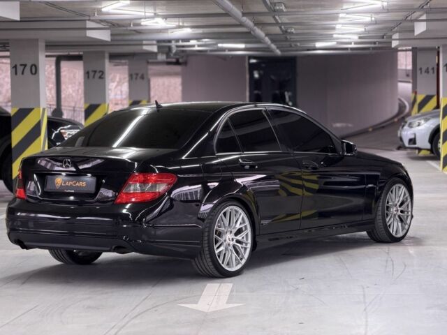 Черный Мерседес Ц-Класс, объемом двигателя 1.8 л и пробегом 300 тыс. км за 11000 $, фото 5 на Automoto.ua