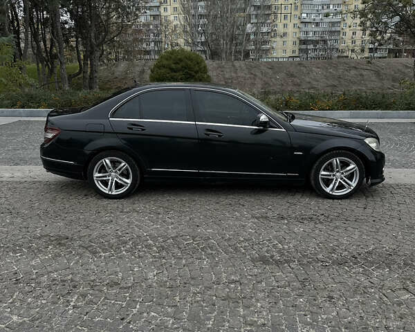 Черный Мерседес Ц-Класс, объемом двигателя 3 л и пробегом 200 тыс. км за 8500 $, фото 5 на Automoto.ua