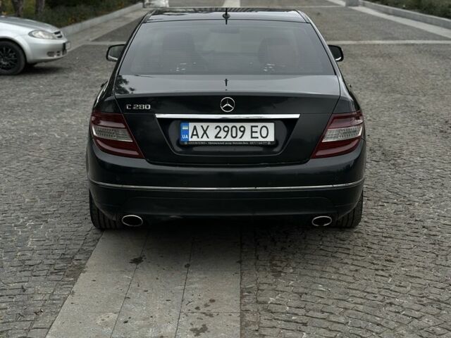 Чорний Мерседес Ц-Клас, об'ємом двигуна 3 л та пробігом 300 тис. км за 8200 $, фото 3 на Automoto.ua