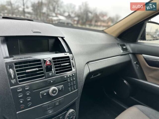 Черный Мерседес Ц-Класс, объемом двигателя 2.1 л и пробегом 292 тыс. км за 9500 $, фото 21 на Automoto.ua