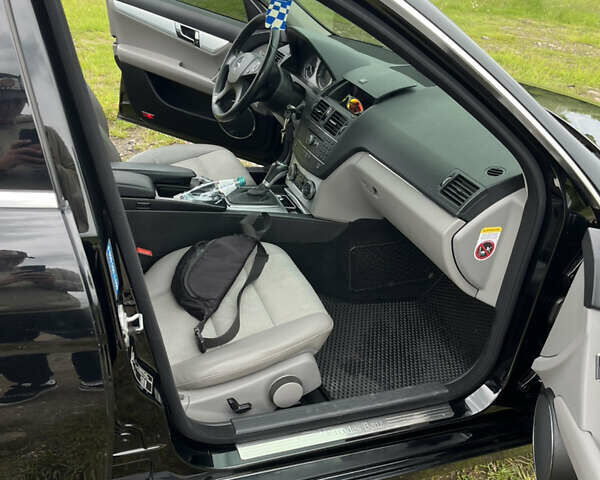 Чорний Мерседес Ц-Клас, об'ємом двигуна 1.8 л та пробігом 266 тис. км за 9800 $, фото 18 на Automoto.ua