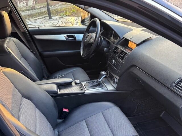 Чорний Мерседес Ц-Клас, об'ємом двигуна 1.8 л та пробігом 247 тис. км за 2500 $, фото 4 на Automoto.ua