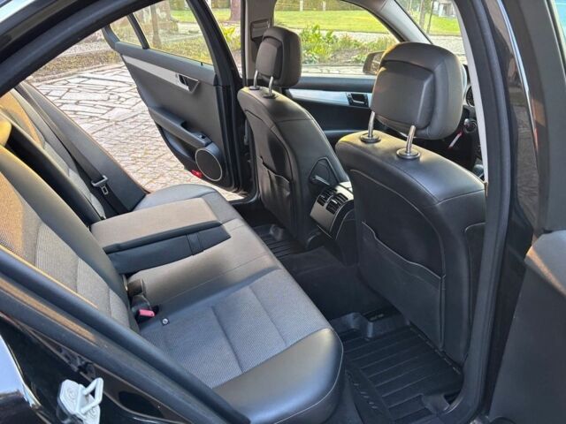 Чорний Мерседес Ц-Клас, об'ємом двигуна 1.8 л та пробігом 247 тис. км за 2500 $, фото 7 на Automoto.ua