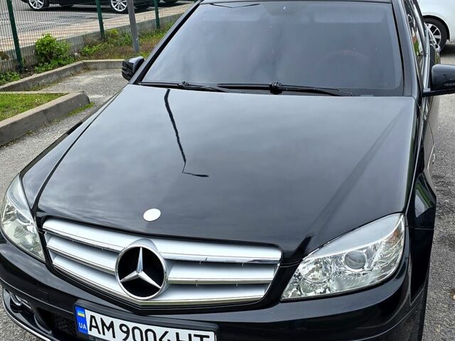 Черный Мерседес Ц-Класс, объемом двигателя 2.2 л и пробегом 294 тыс. км за 8100 $, фото 1 на Automoto.ua