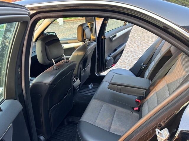 Чорний Мерседес Ц-Клас, об'ємом двигуна 1.8 л та пробігом 247 тис. км за 2500 $, фото 6 на Automoto.ua