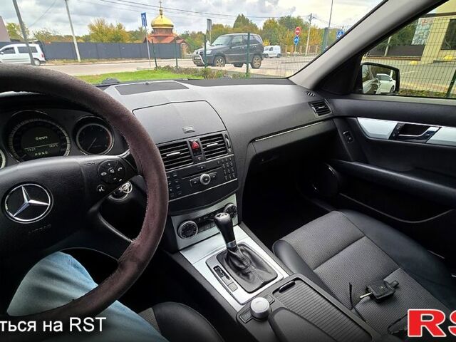 Черный Мерседес Ц-Класс, объемом двигателя 2.2 л и пробегом 294 тыс. км за 8100 $, фото 4 на Automoto.ua