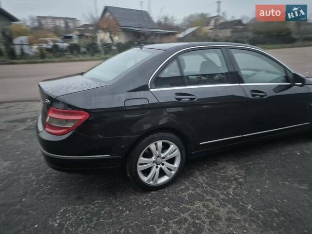Черный Мерседес Ц-Класс, объемом двигателя 2.2 л и пробегом 242 тыс. км за 8900 $, фото 2 на Automoto.ua