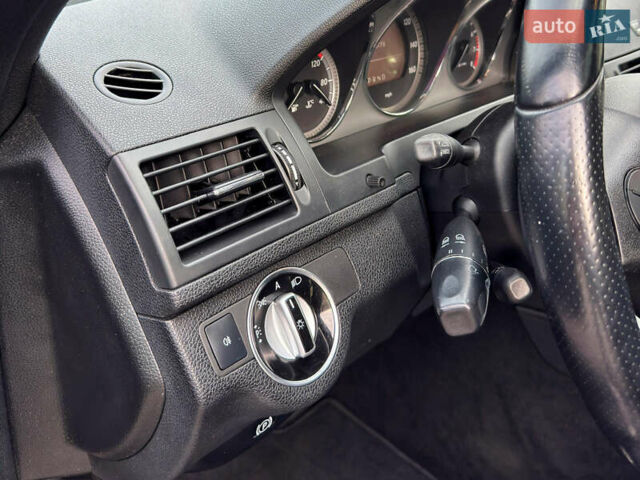 Чорний Мерседес Ц-Клас, об'ємом двигуна 3 л та пробігом 160 тис. км за 12800 $, фото 9 на Automoto.ua