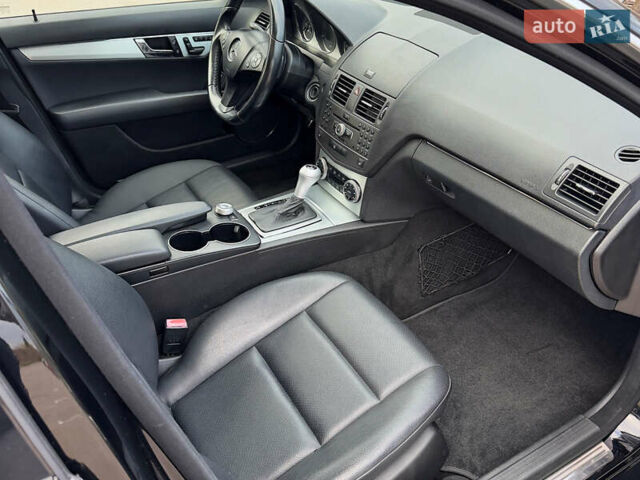 Чорний Мерседес Ц-Клас, об'ємом двигуна 3 л та пробігом 160 тис. км за 12800 $, фото 12 на Automoto.ua