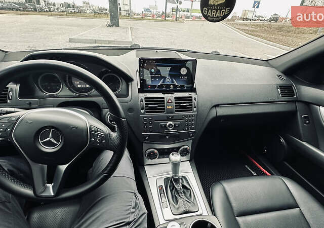 Черный Мерседес Ц-Класс, объемом двигателя 3 л и пробегом 172 тыс. км за 10800 $, фото 15 на Automoto.ua