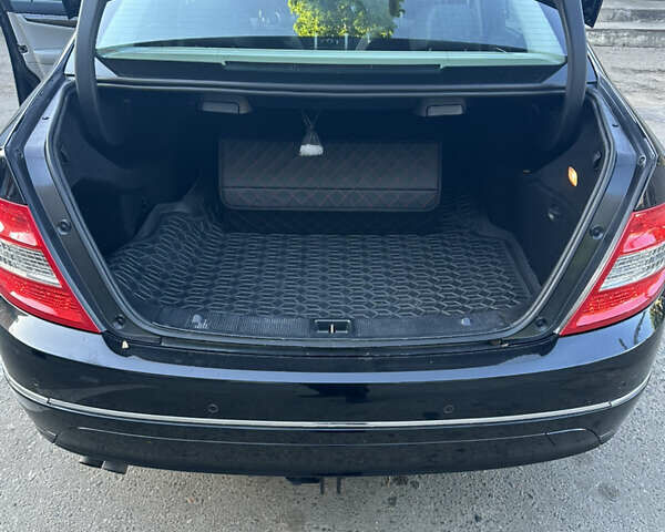 Чорний Мерседес Ц-Клас, об'ємом двигуна 2.2 л та пробігом 255 тис. км за 10650 $, фото 16 на Automoto.ua