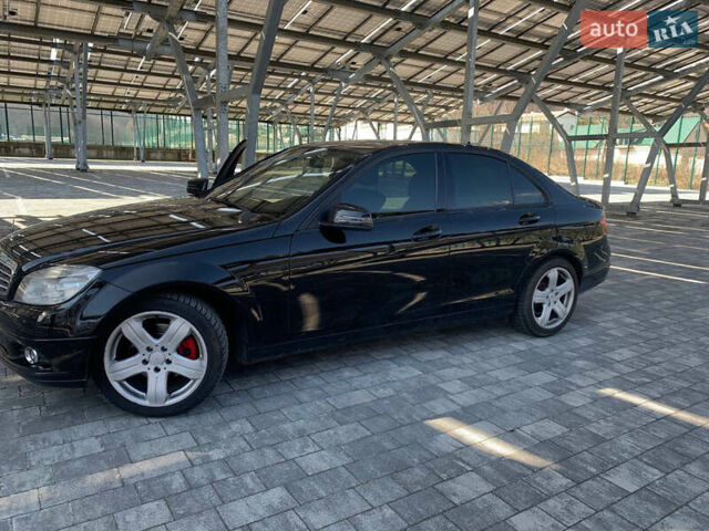 Чорний Мерседес Ц-Клас, об'ємом двигуна 3 л та пробігом 300 тис. км за 9100 $, фото 3 на Automoto.ua