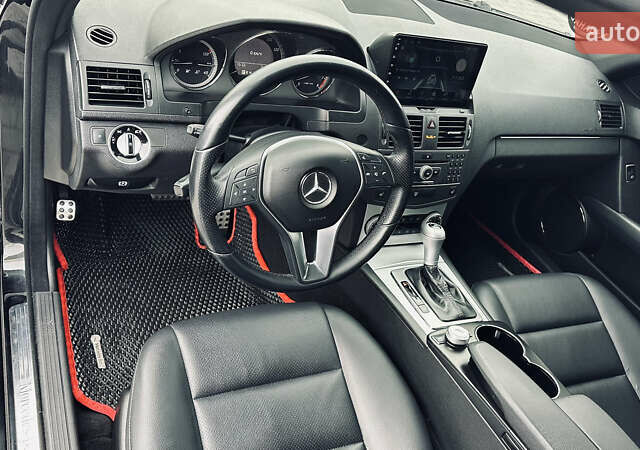 Черный Мерседес Ц-Класс, объемом двигателя 3 л и пробегом 172 тыс. км за 10800 $, фото 8 на Automoto.ua