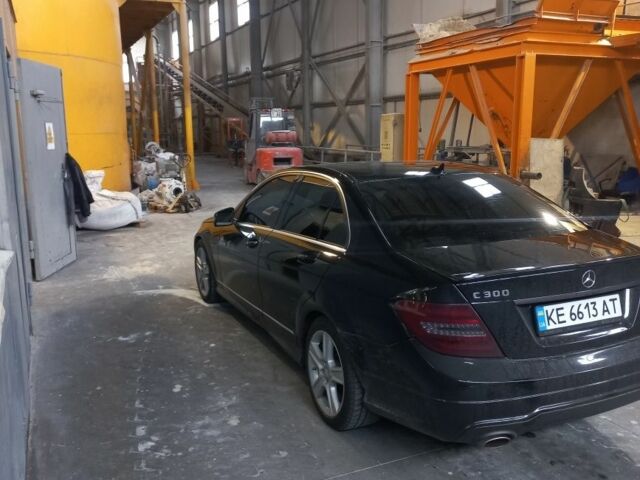 Чорний Мерседес Ц-Клас, об'ємом двигуна 3 л та пробігом 210 тис. км за 12300 $, фото 5 на Automoto.ua