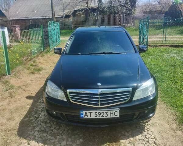 Чорний Мерседес Ц-Клас, об'ємом двигуна 2.1 л та пробігом 250 тис. км за 11500 $, фото 1 на Automoto.ua