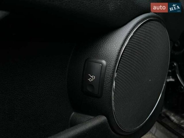 Черный Мерседес Ц-Класс, объемом двигателя 1.8 л и пробегом 256 тыс. км за 8990 $, фото 16 на Automoto.ua