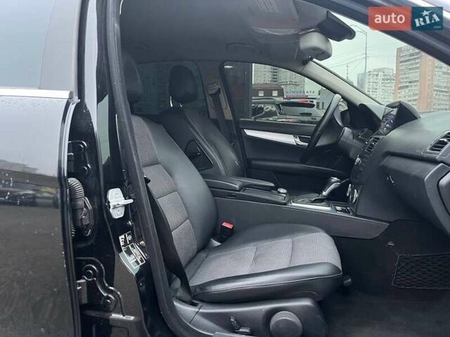 Черный Мерседес Ц-Класс, объемом двигателя 1.8 л и пробегом 256 тыс. км за 8990 $, фото 11 на Automoto.ua